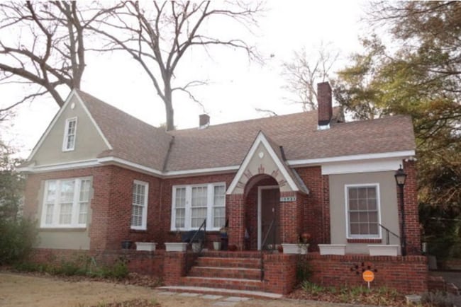 Building Photo - Beautiful Historic Home