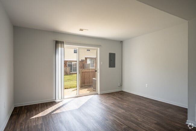 2BR, 1BA - 840SF - Living Room