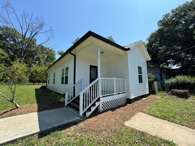 Building Photo - Renovated 3/1 House in South Rome- $1,095