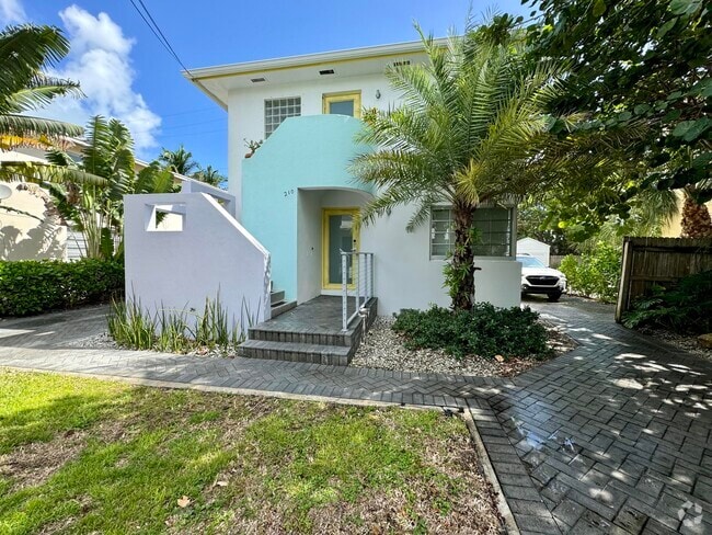 Building Photo - 210 Ocean Breeze Rental
