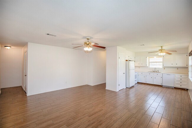 Photo - 4809 39th St E