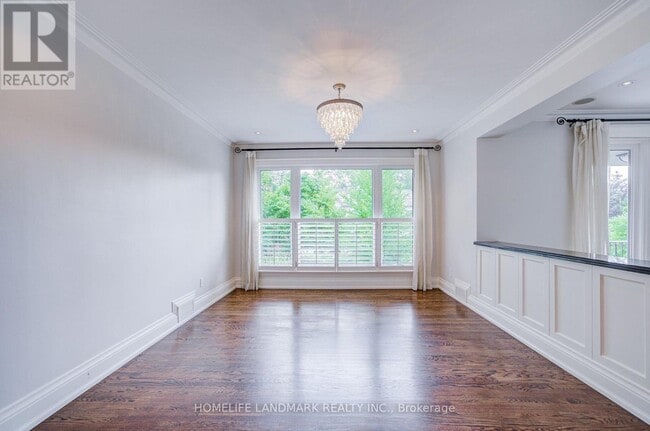 Photo - 102 Stratford Crescent