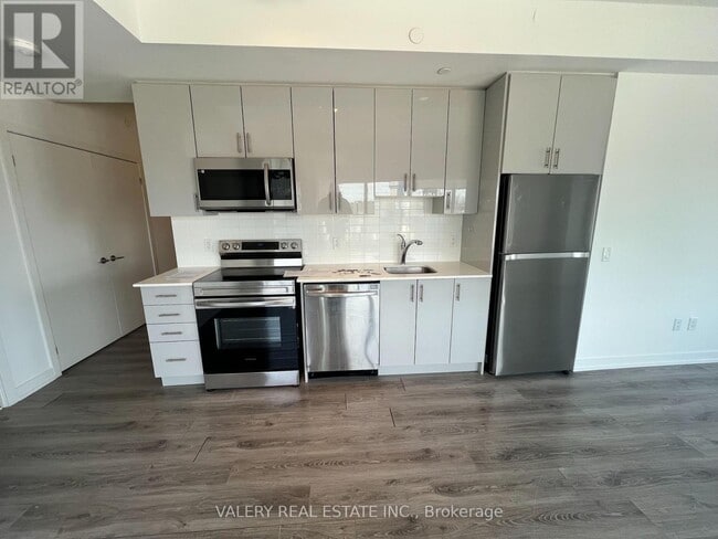 Photo - 1480 Bayly St Unit 307
