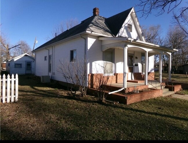 Photo - Beautiful 2 bed/1 bath bungalow for rent