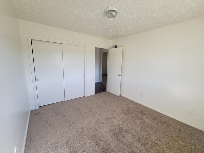 Photo - 415 Chapman Ct