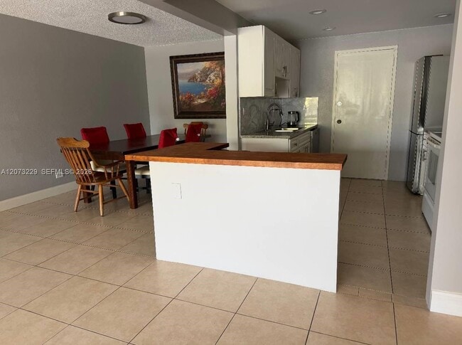 800 NE 195th St Unidad 211