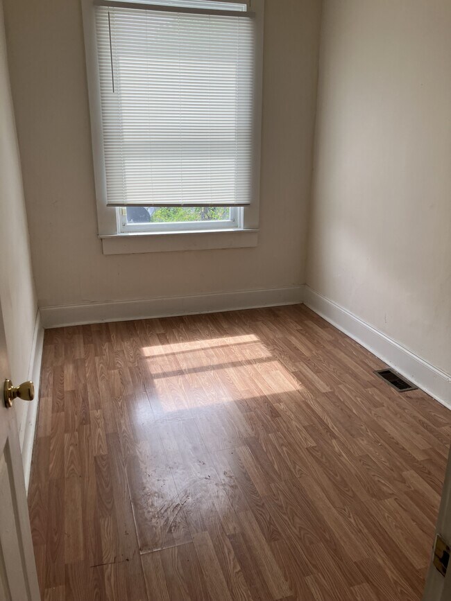 Photo - 730 Linnard St