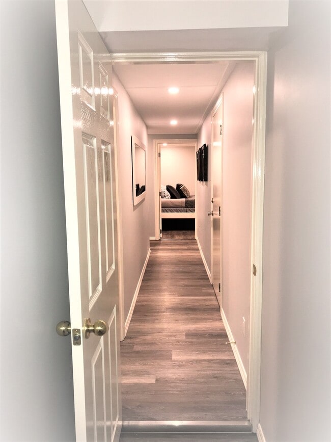 Photo - 592 Queen Elizabeth Driveway Unit B2