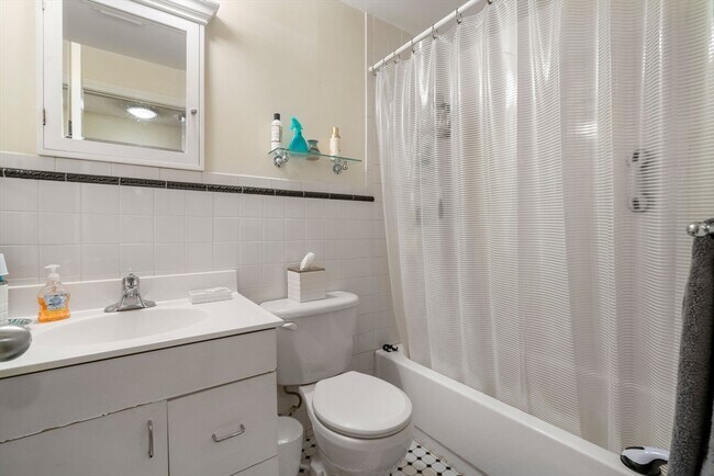 Photo - 347 Marlborough St Unit 2