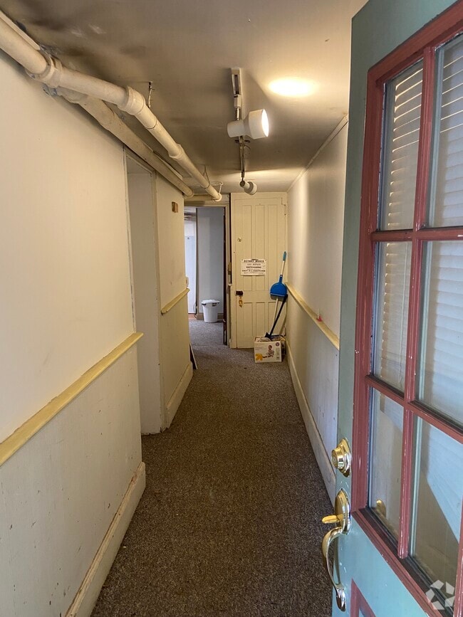 Building Photo - 242 Hudson Ave Unit Garden Rental