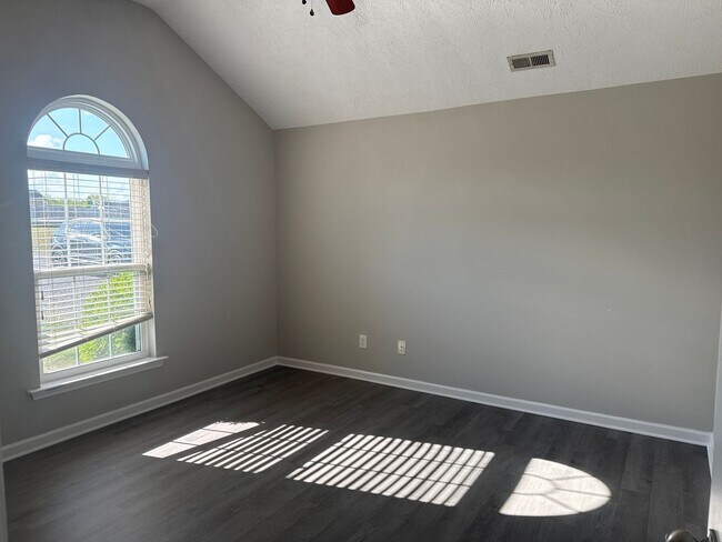 Photo - 1405 Bairdscorner Dr