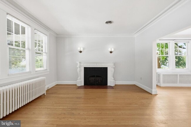 Building Photo - 912 N Garfield St