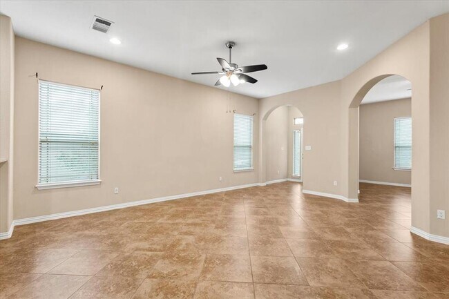 Photo - 105 Keo Keo Dr