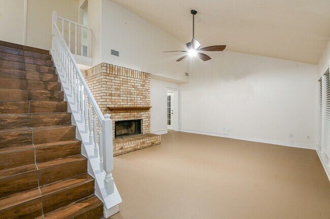 Photo - 26 Yewleaf Rd