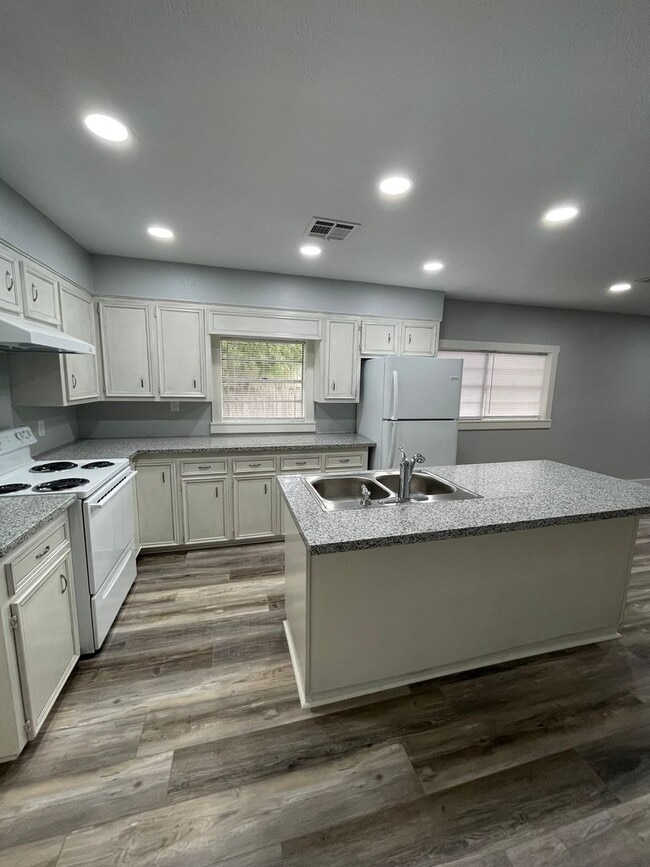 Photo - House For Rent In Sulphur