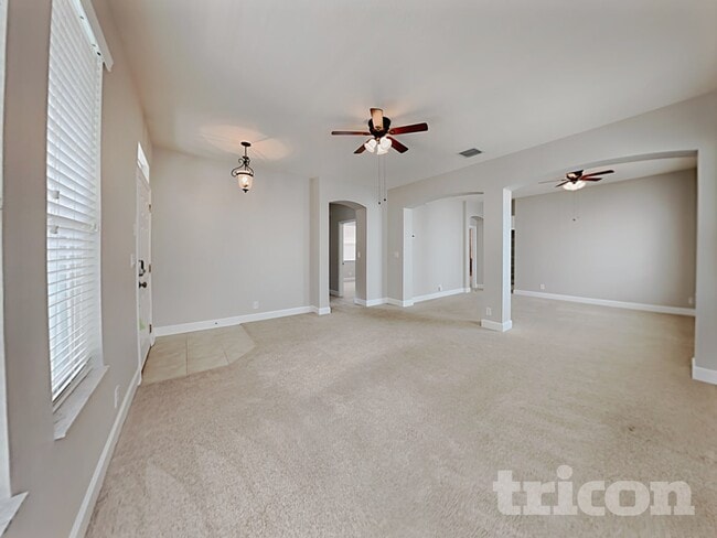 Photo - 614 Ravenshill Way
