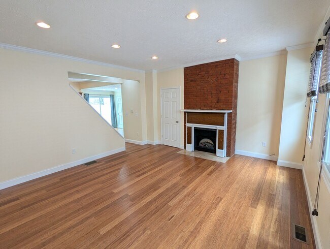Photo - Spacious 2 Bedroom, 2.5 Bathroom Single Fa...
