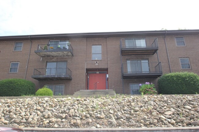 Photo - COLONIAL ARMS APARTMENTS -- 009