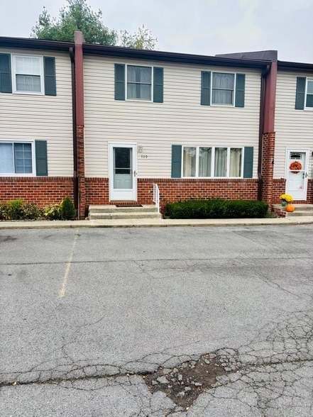 Building Photo - 709 Chert Ln