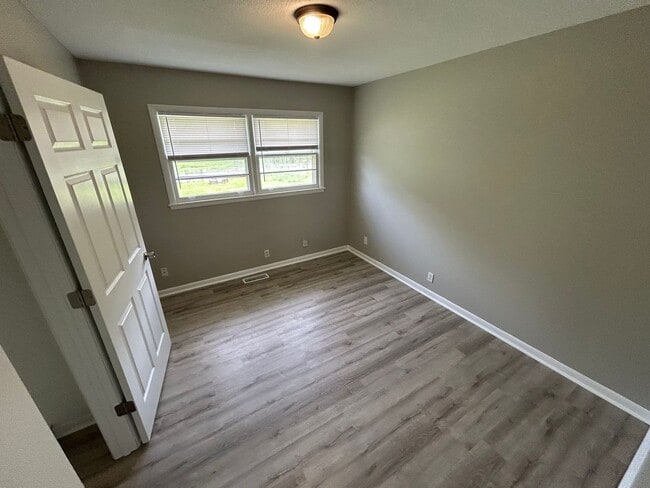 Photo - 3br 1.5 BA with fence