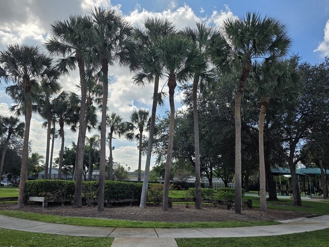 Photo - 341 NW 55th St