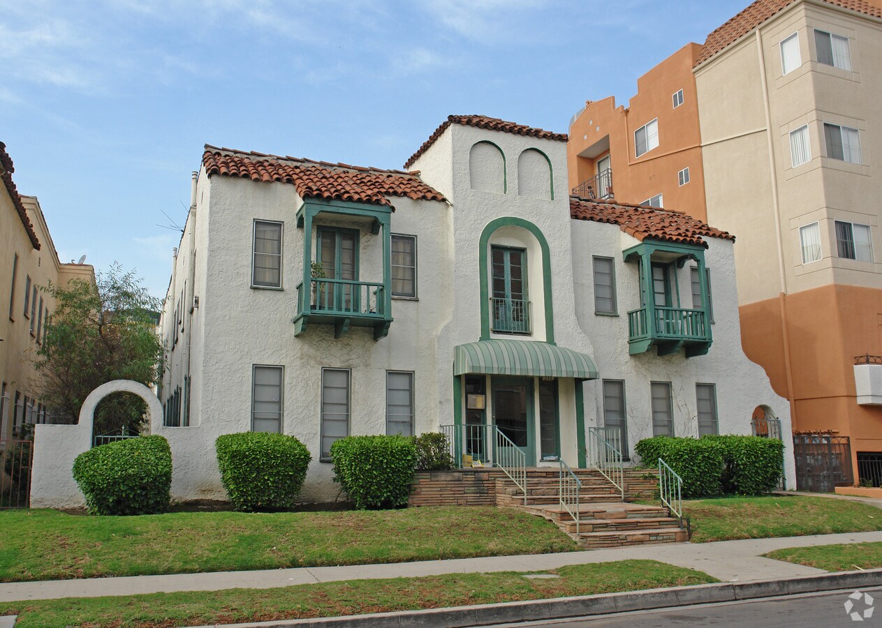 Photo - 353 S Cloverdale Ave Apartments