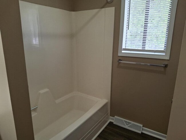 Building Photo - 226 Sunnydale Dr Rental