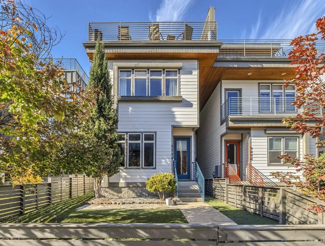 Building Photo - 606B Hume St