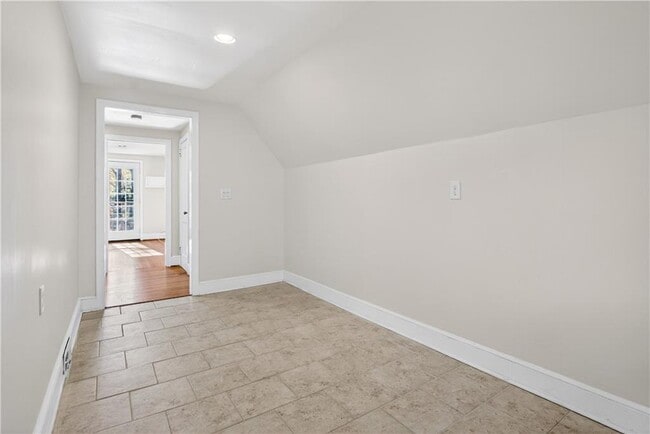 Photo - 613 Pelham Rd NE