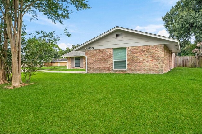 Photo - 1930 Redway Ln