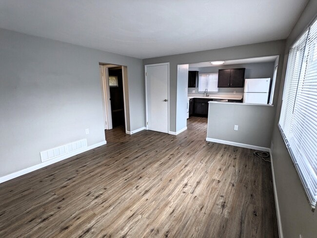 Livingroom to Kitchen - 164 Pointview Rd Unit 2nd Floor