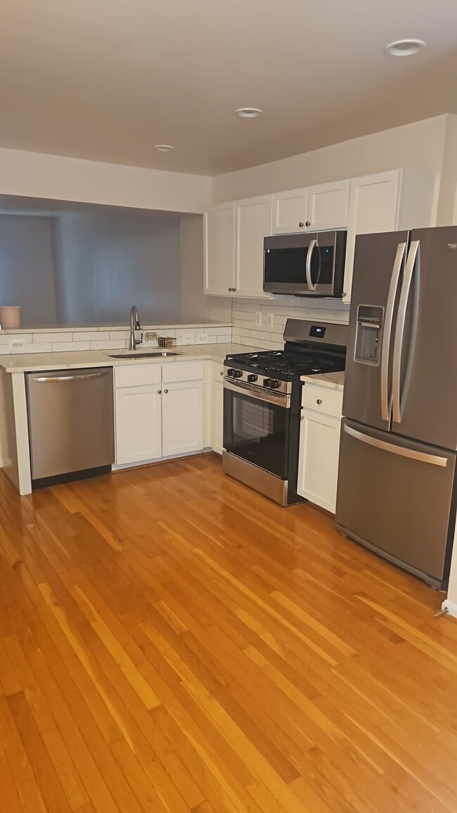 Kitchen - 1515A N Van Dorn St Unit 1515A