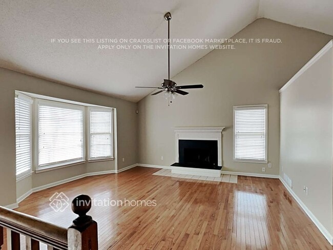 Photo - 240 Churchill Way