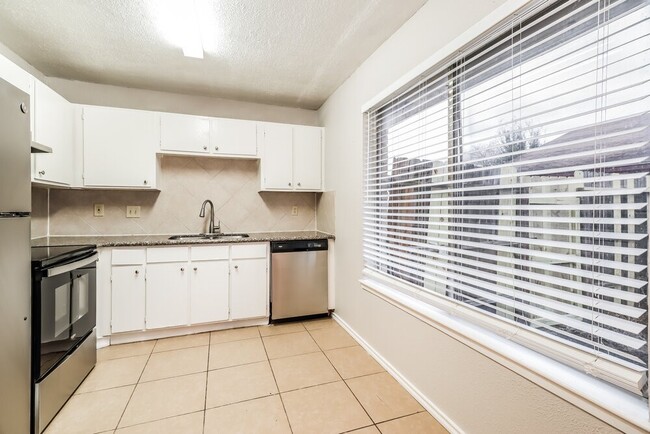 Photo - 16227 Corsair Rd