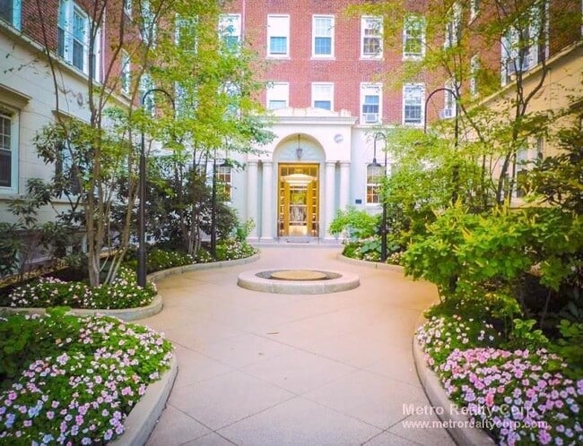 Building Photo - 1401 Beacon St Unit 704