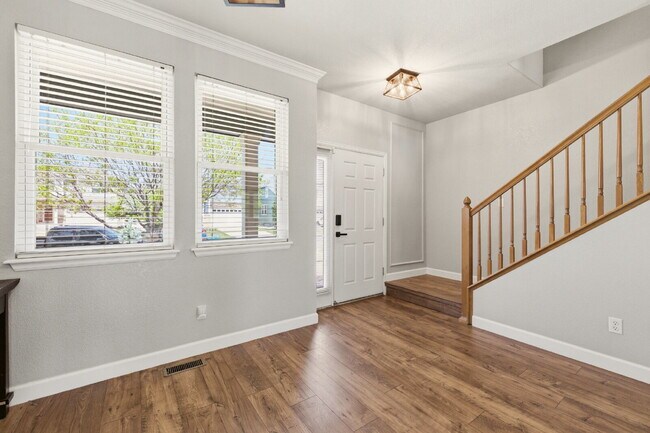 Photo - Beautiful Aurora Home - 4 Bedroom, 3 Bathrooms in Excellent Condition!
