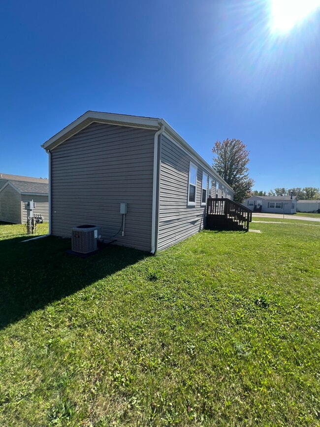 Photo - 133 Grand River Dr