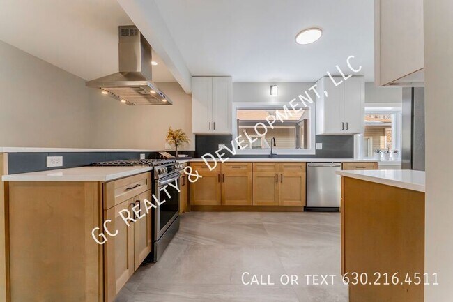 Photo - 3303 Division St