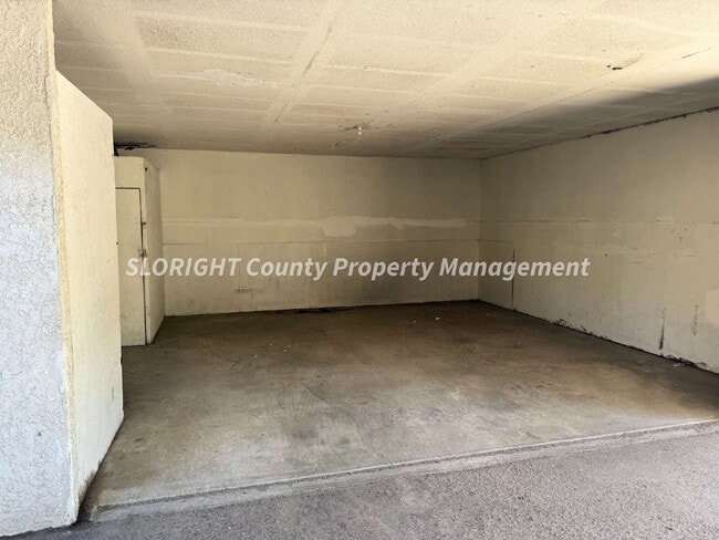 Photo - AVAILABLE NOW - Spacious 4 Bed, 2 Bath Apa... Unit E