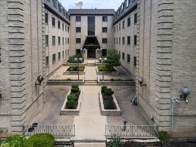 Building Entrance - 4355 Maryland Ave Unit 330