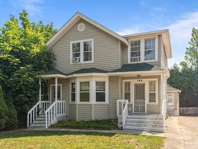 Building Photo - 2 Bedroom 1 Bath Apartment in Lake Forest