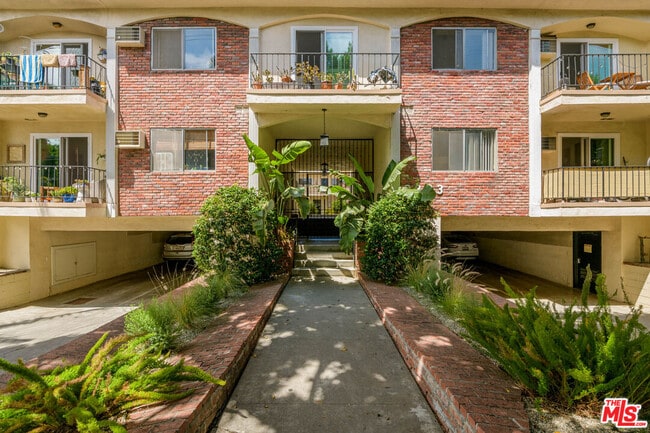 Building Photo - 2803 Arizona Ave Unit 10 Rental