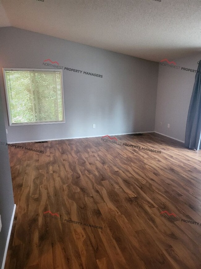 Photo - STATUS: *PENDING APPLICATION* | R320 | $1895