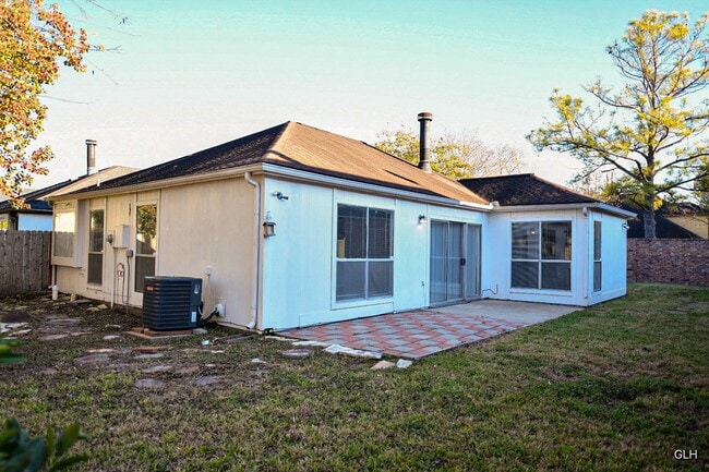 Building Photo - 13114 Careywood Dr
