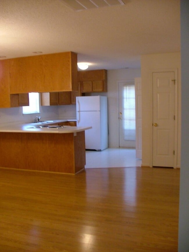 Photo - 100 Springwood Ln