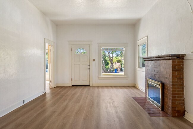 Photo - 5 Bedroom 2 Bathroom House - AVAILABLE JULY 2026 - MAY 2027