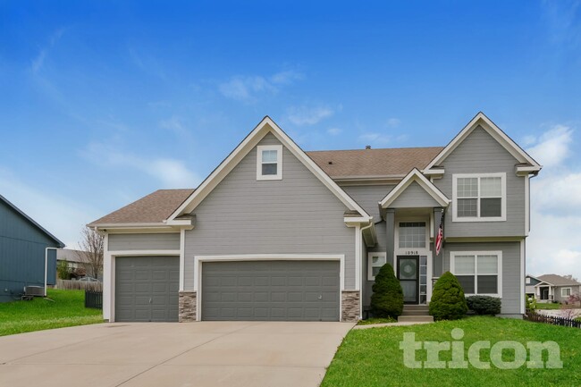 Building Photo - 10918 N Windsor Ave