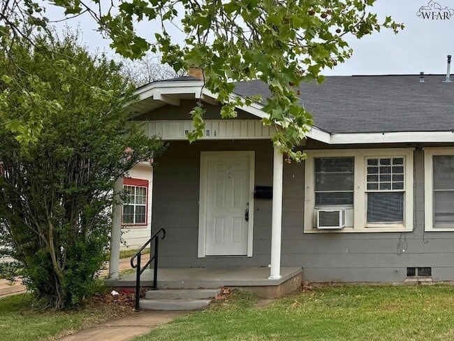 Photo - 1661 1/2 Collins Ave