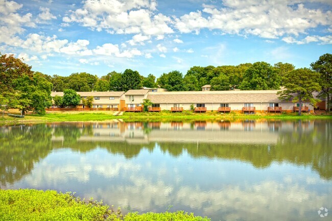 Building Photo - Lakeside Townhomes