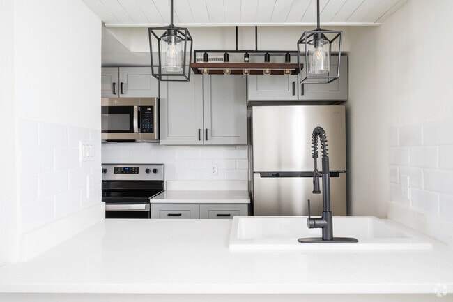 1BR, 1BA _ 724SF